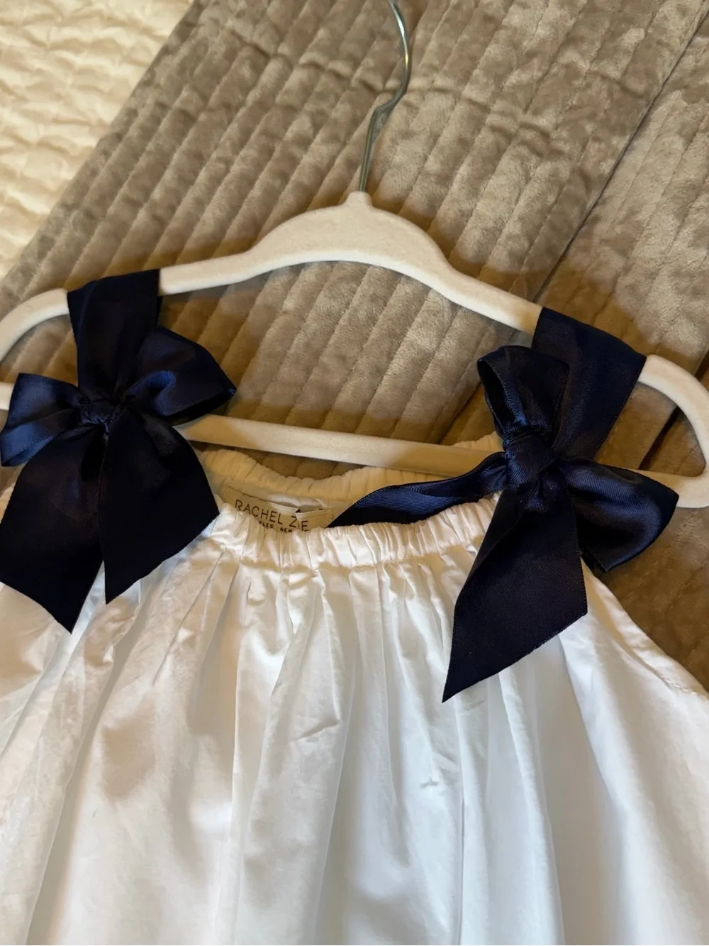 Rachel Zoe White Girls' Dress with Navy Bows, size 24 months - Picture 6 of 11